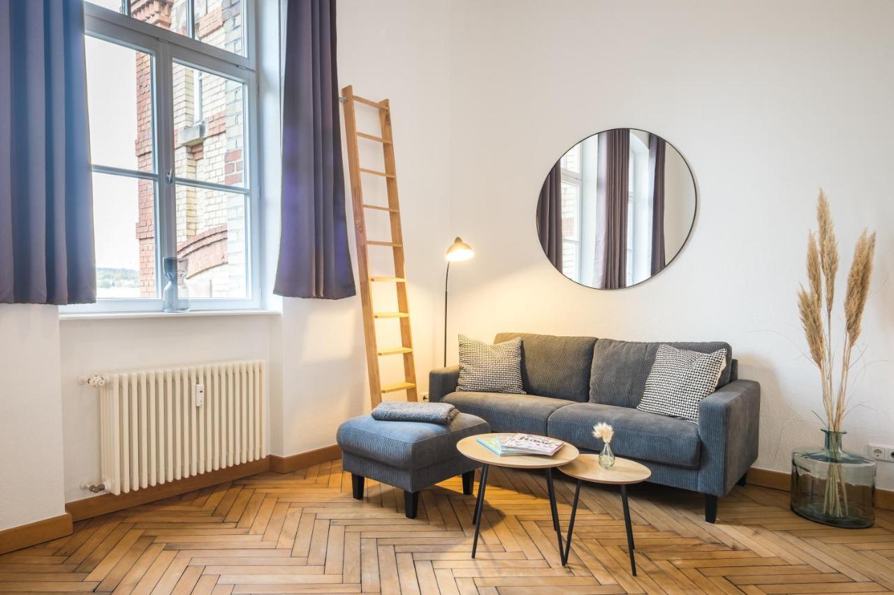 Schwarzlins Loftraum - Stilvolles Apartment Mit Smart Tv, Netflix, Disney Plus, Schnellem Wlan, Parken, Nespresso Занкт-Інґберт Екстер'єр фото